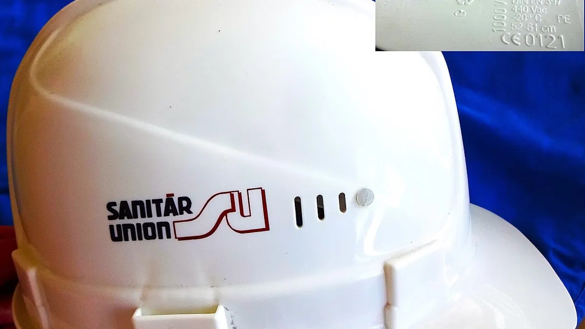 Safety hard hat - detox shampoo for oily hair