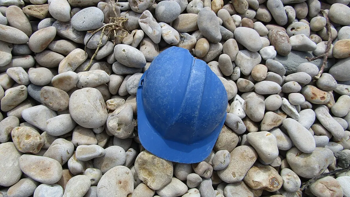 Safety hard hat - detox shampoo to remove color